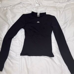Black Long Sleeve Women's Workout Top